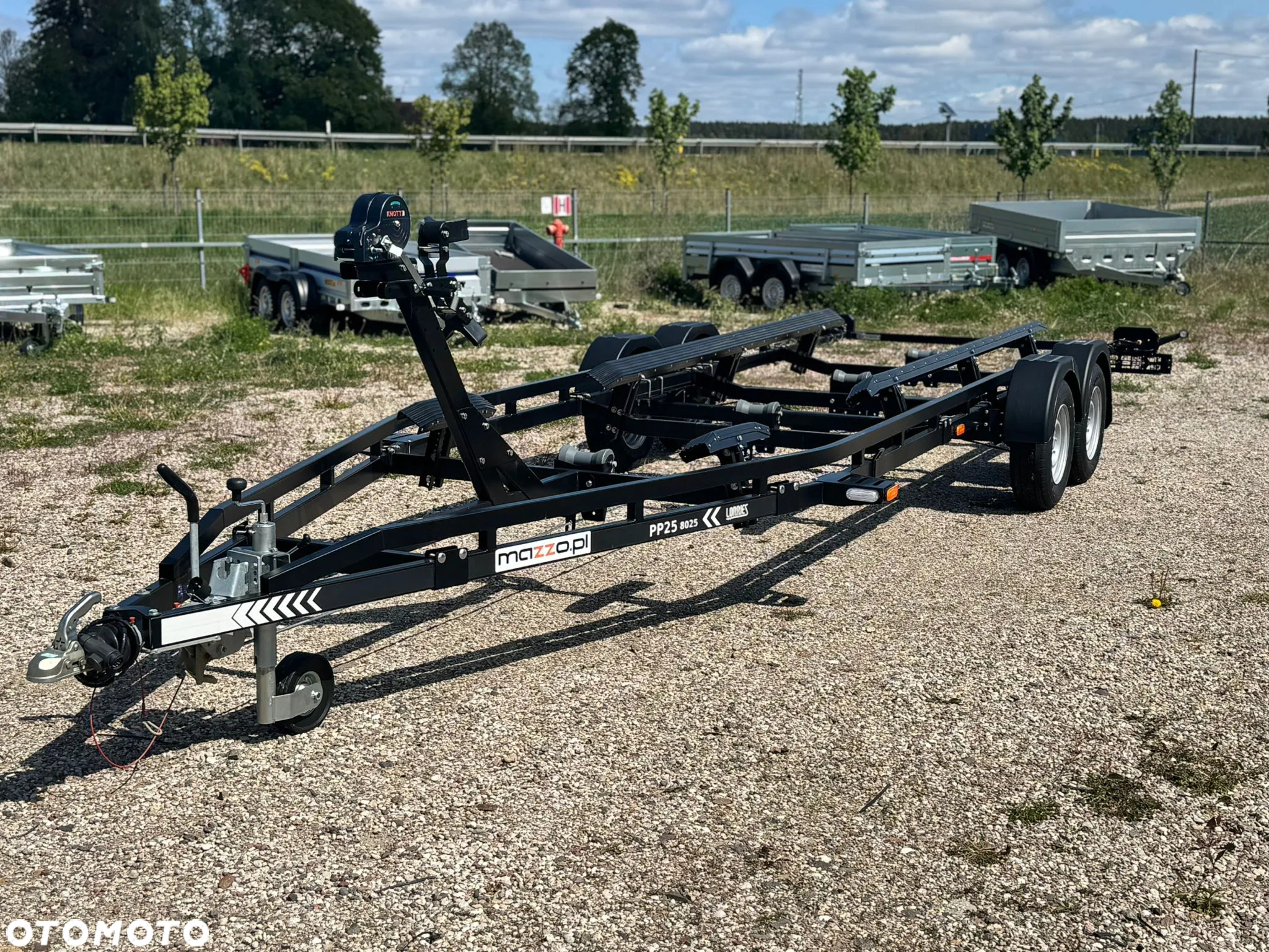 Lorries DOSTAWA Przyczepa dwuosiowa podłodziowa max 7,8m UCHYLNE LAMPY LED czarna PREMIUM DMC 2500kg - 15