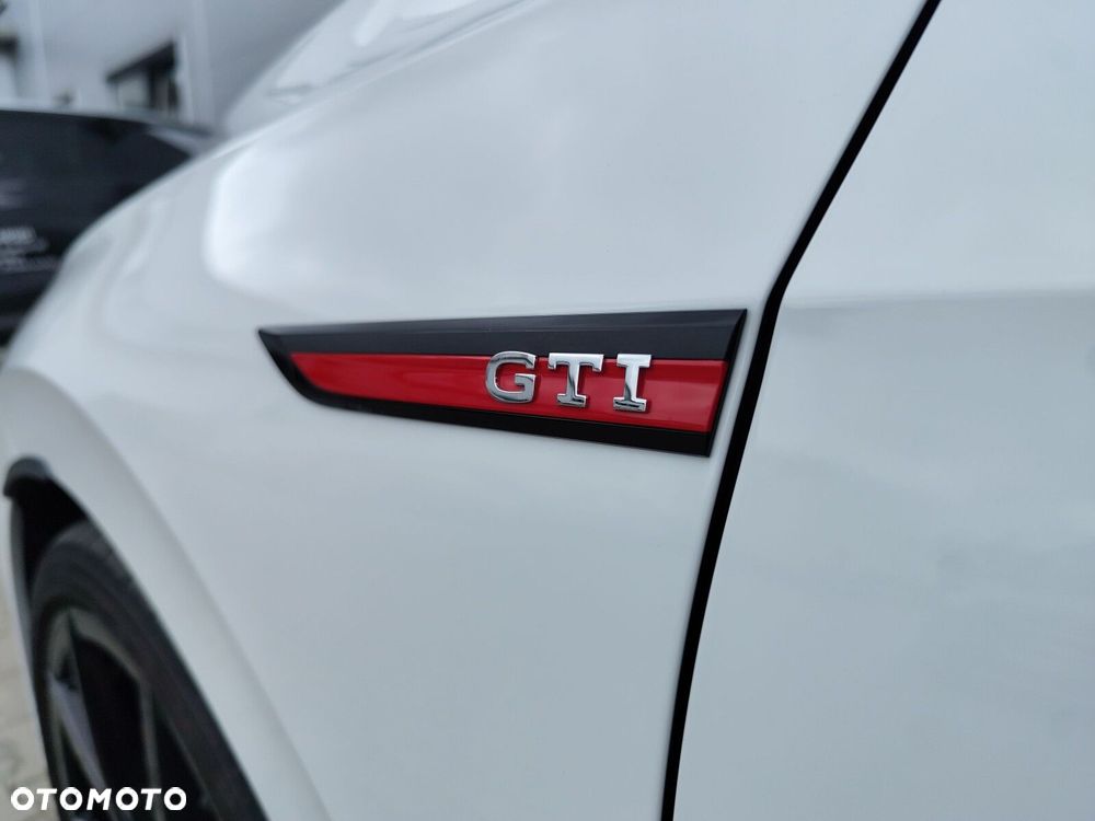Volkswagen Golf - 33