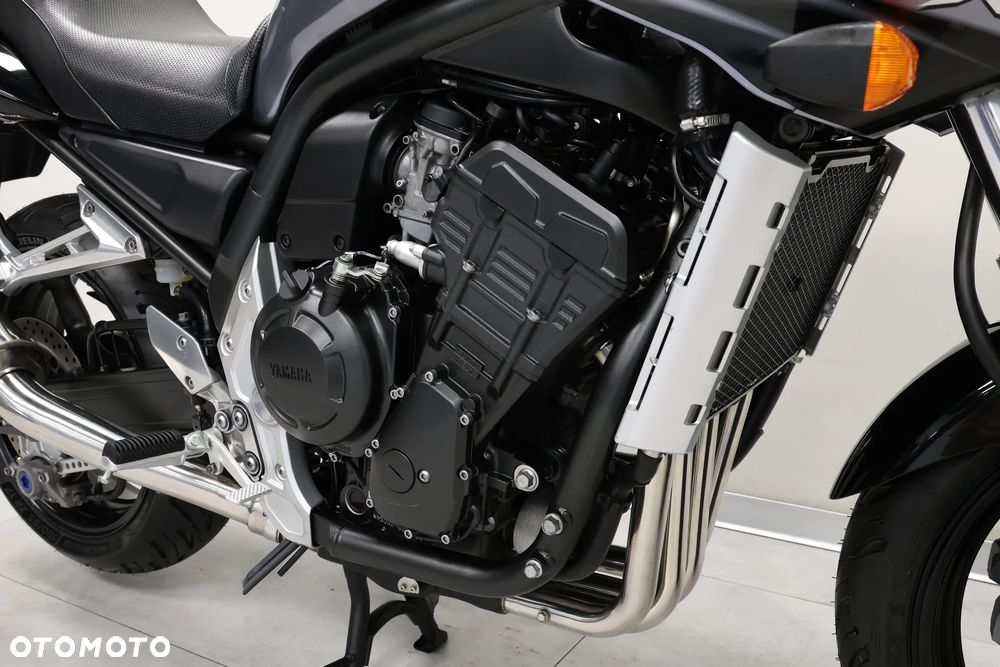 Yamaha FZS - 22