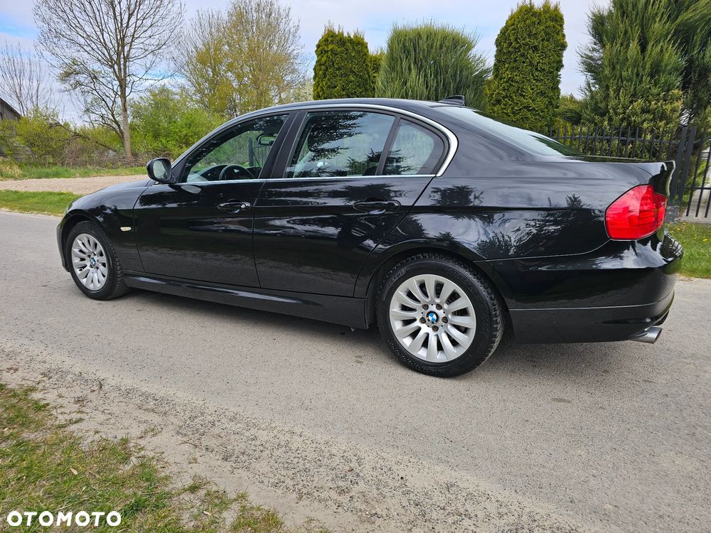 BMW Seria 3 320d DPF Edition Sport - 25