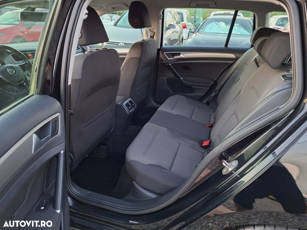 Volkswagen Golf - 11