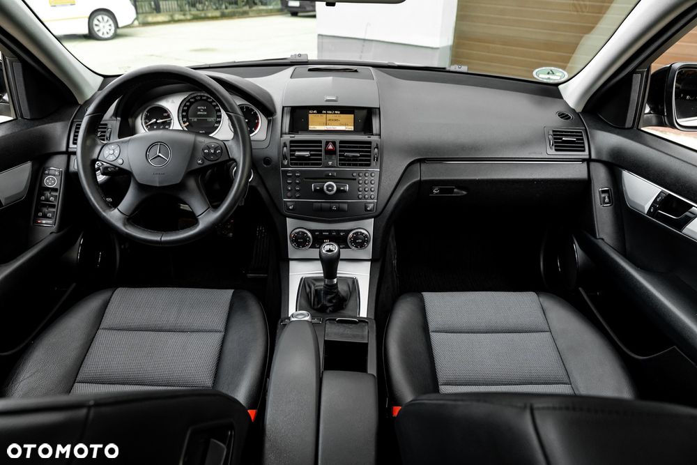 Mercedes-Benz Klasa C 220 CDI DPF Avantgarde - 27