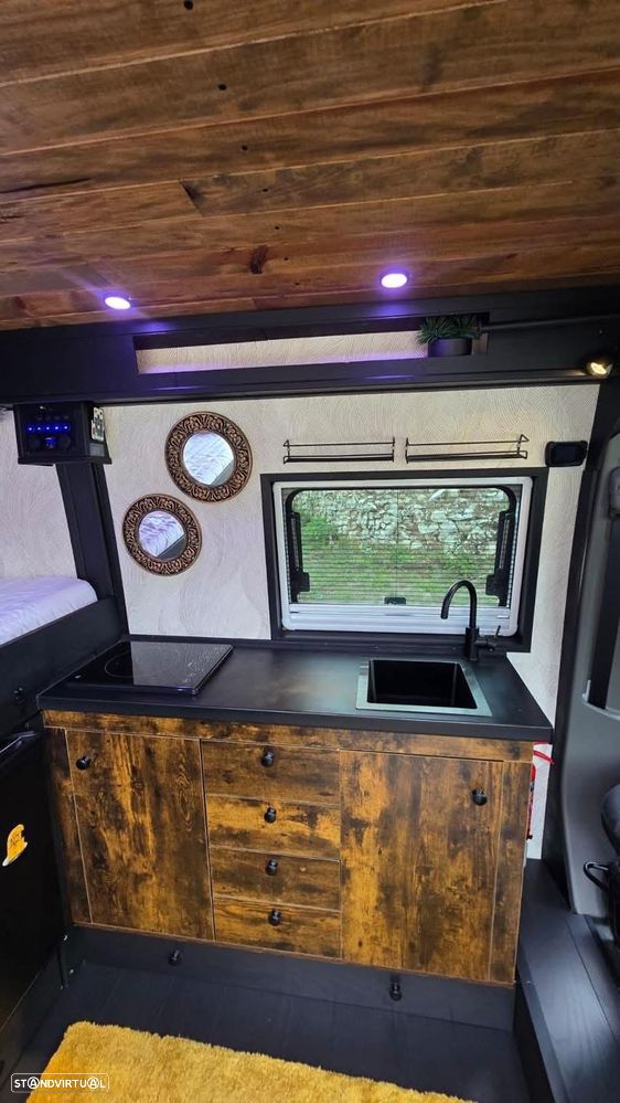 Renault Master Camper Van - 17