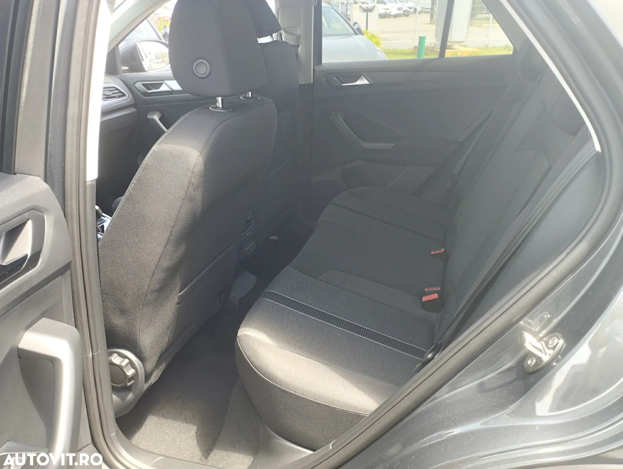 Volkswagen T-ROC 1.5 TSI DSG Life - 8