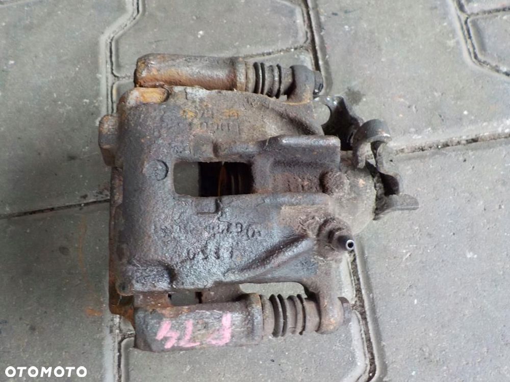 VW T4 96-03 ZACISK HAMULCOWY PRAWY LEWY TYŁ TYLNY JARZMO KOMPLET - 4