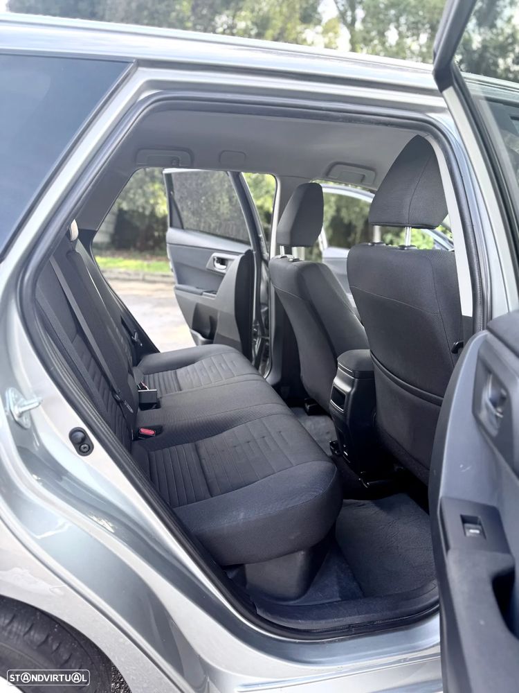 Toyota Auris Touring Sports 1.8 HSD Comfort - 25