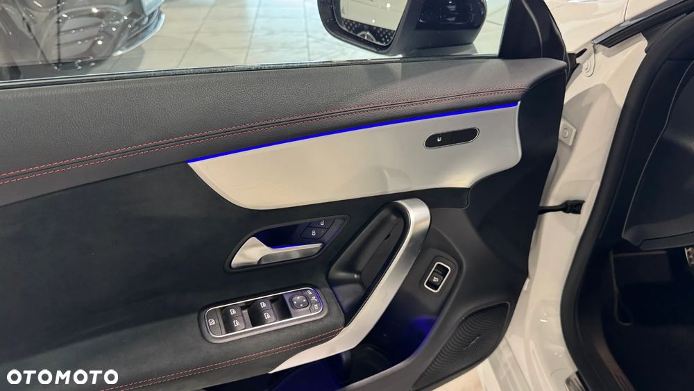 Mercedes-Benz CLA 200 mHEV AMG Line 7G-DCT - 13