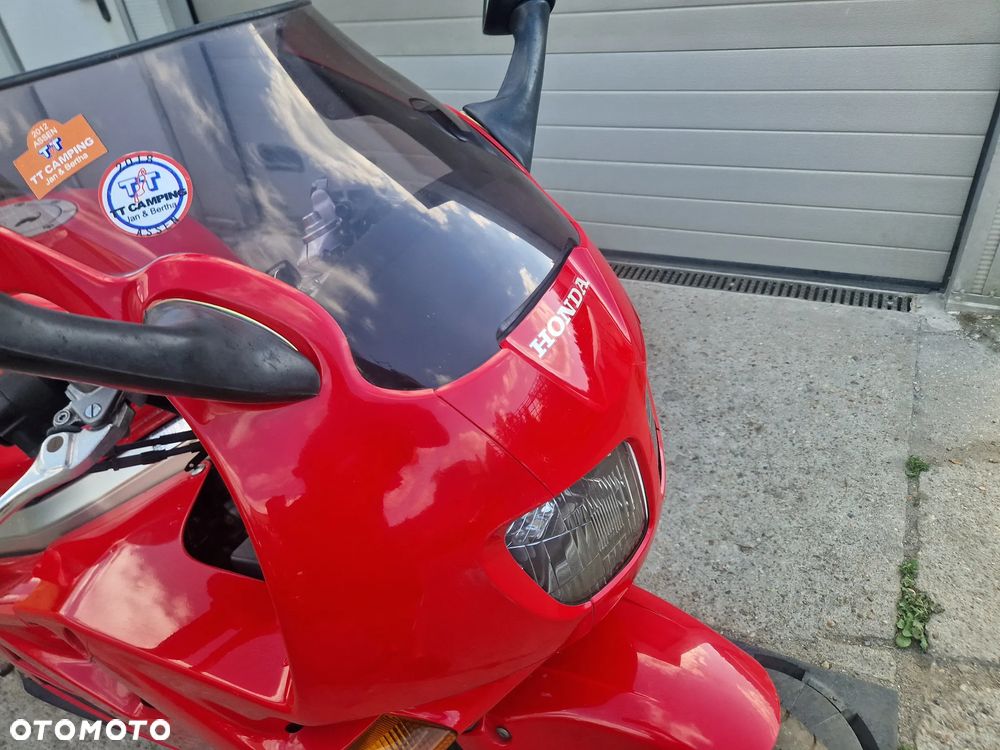 Honda VFR - 13