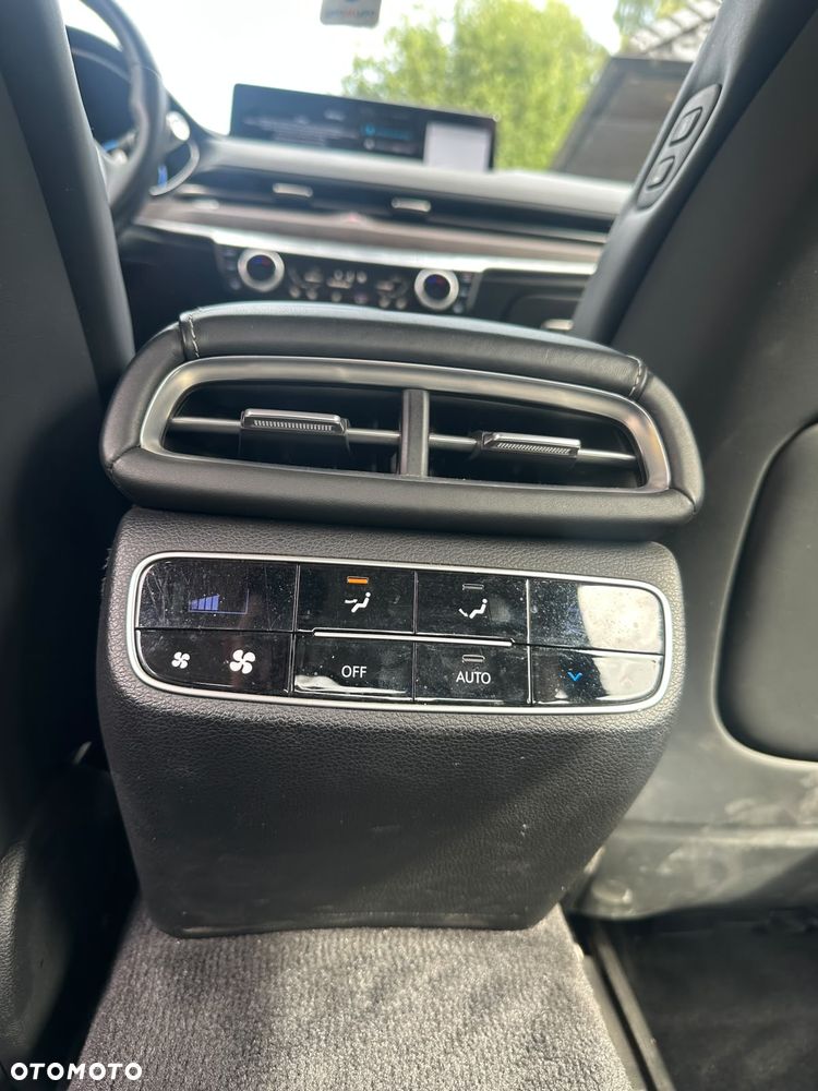 Genesis G80 - 12