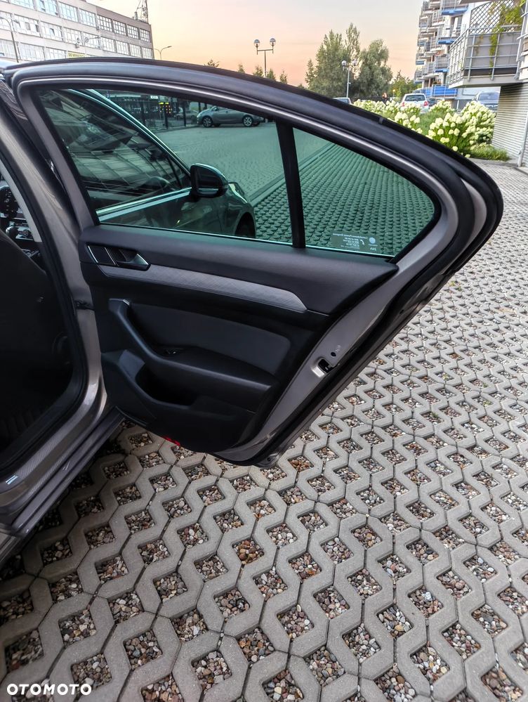 Volkswagen Passat 2.0 TSI Business DSG - 12