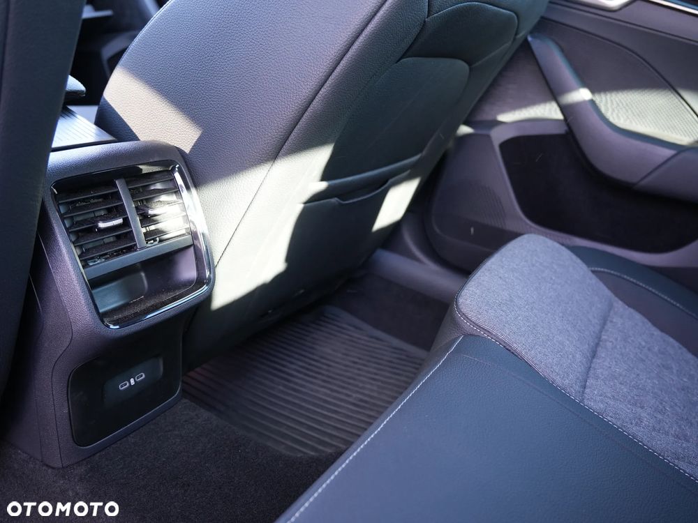 Skoda Octavia 2.0 TDI Sportline DSG - 34