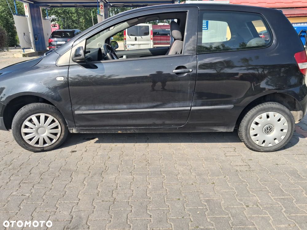 Volkswagen Fox silnik kompletny 1.4 TDI BNM 70KM skrzynia biegów HCS drzwi klapa zderzak błotnik lusterko kolor czarny N2C/BC pompowtrysk turbina dwumasa sprzęgło sterownik moduł przewód rura wiązka maglownica czujnik mcperson zwrotnica piasta zacisk pompa pompka alternator sprężarka klimatyzacji panel szyba boczek fotel kierownica lewarek przepustnica pokrywa osłona nadkole zbiorniczek klema wiązka mechanizm lampa belka sanki zamek schowek zegary manetki NA CZĘŚCI - 11