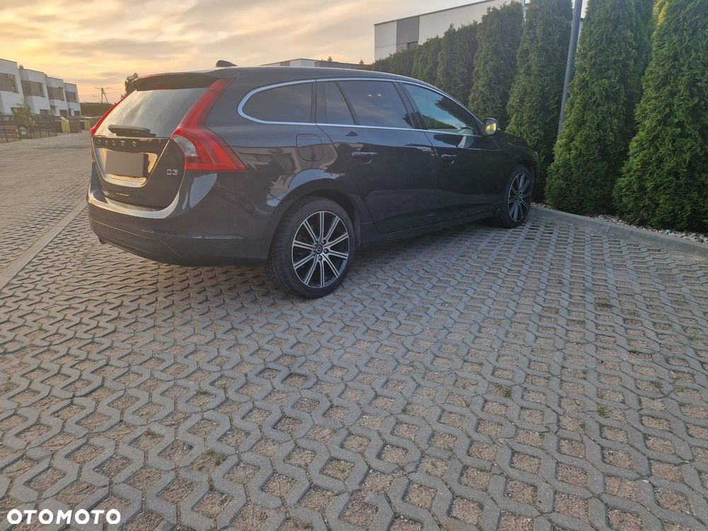Volvo V60 D3 Momentum - 4