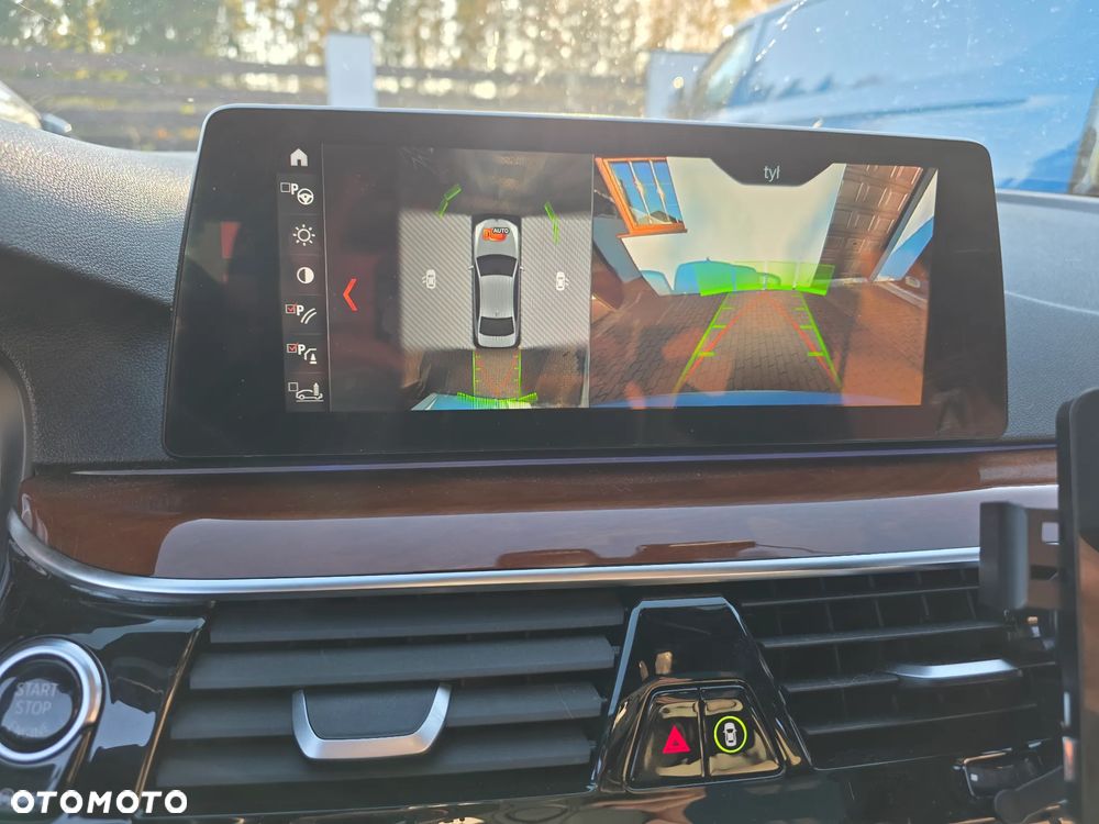 BMW Seria 5 520d xDrive - 14