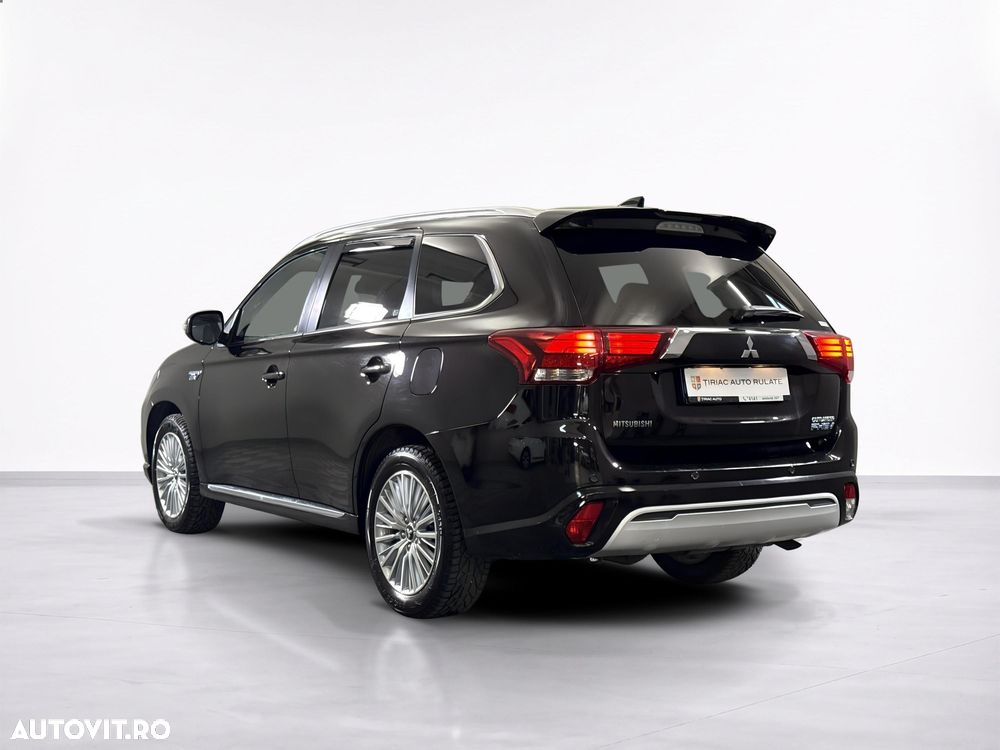 Mitsubishi Outlander - 4