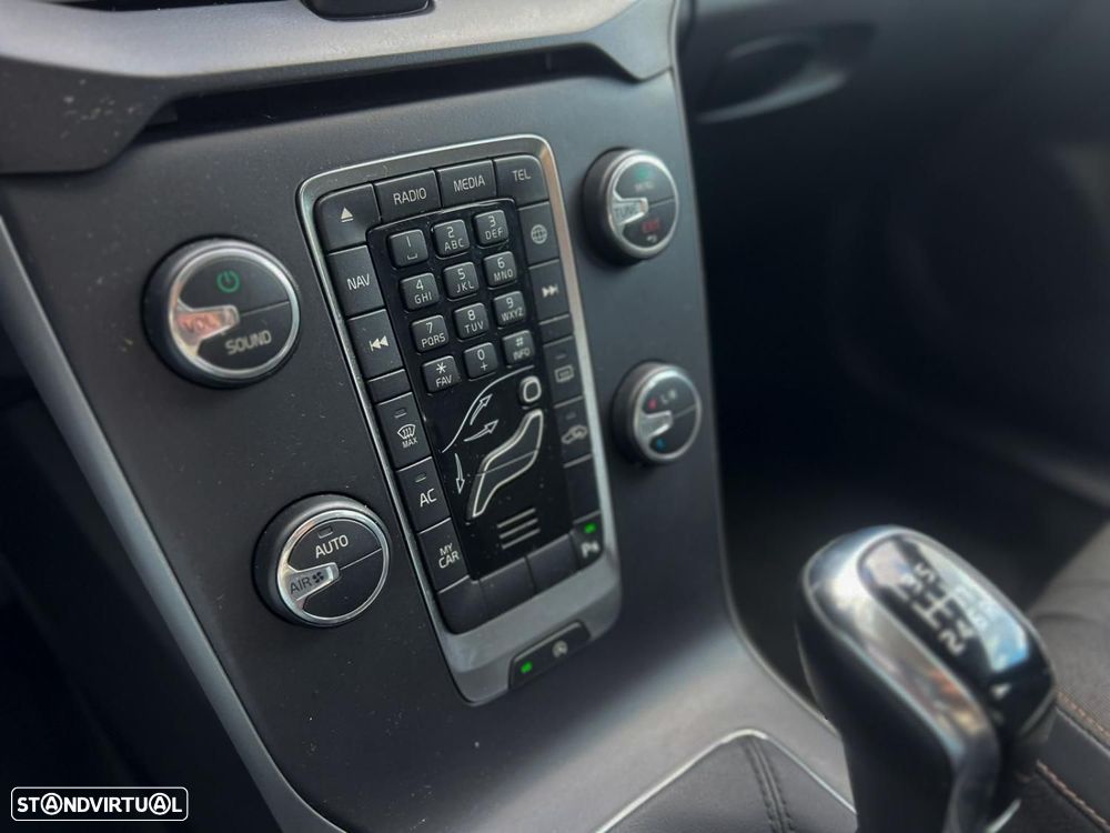 Volvo V40 Cross Country 2.0 D3 - 11