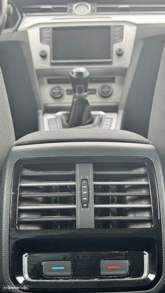 VW Passat Variant 1.6 TDI BlueMotion - 35