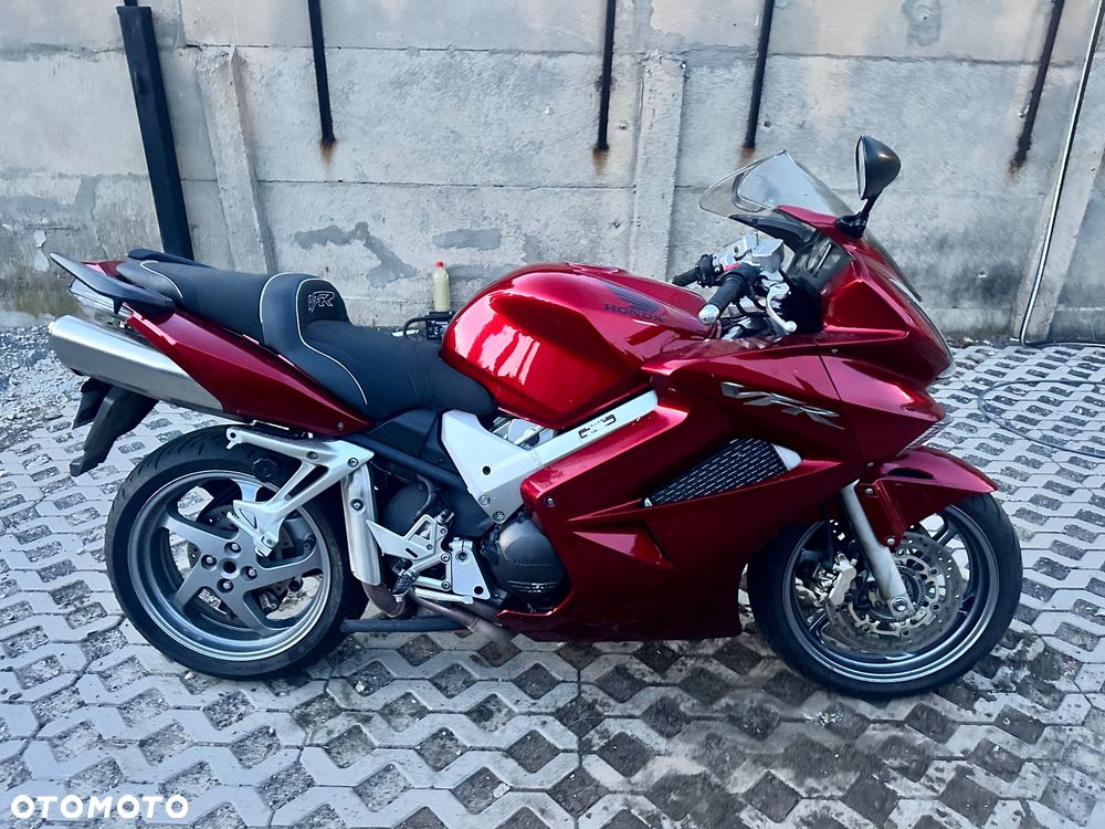 Honda VFR - 4