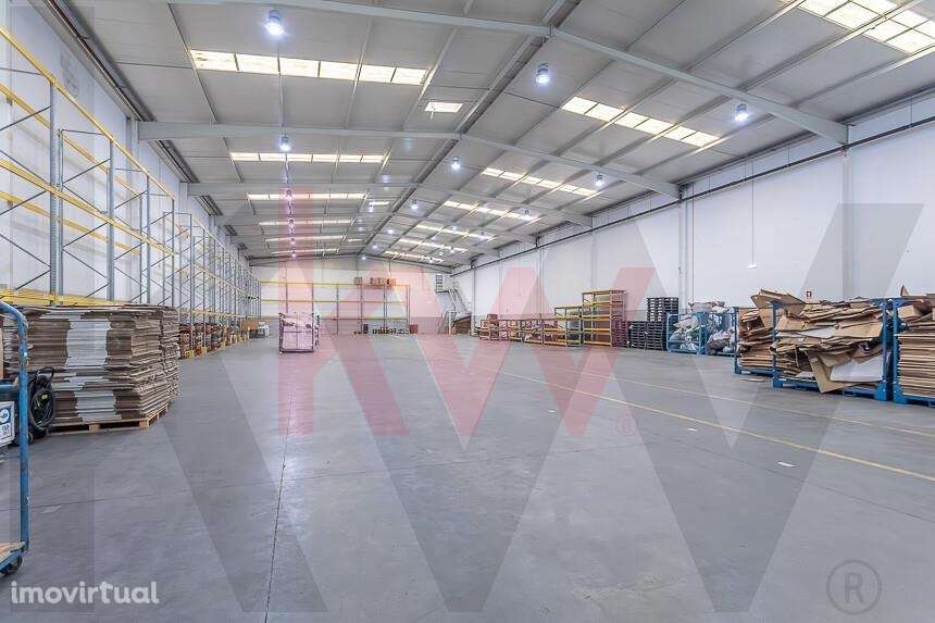 Armazém Industrial em Vialonga | Pé-direito 9m | Luminosidade Natural - Grande imagem: 4/37