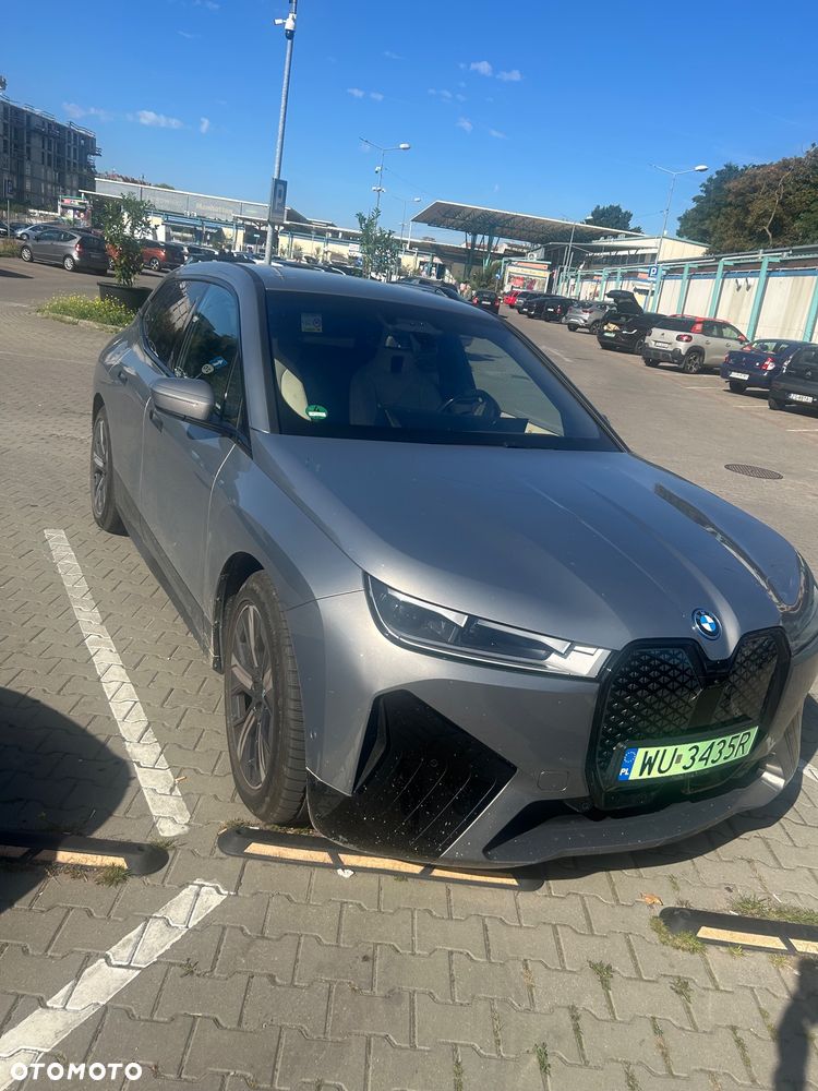 BMW iX xDrive40 76.6kWh Signature - 1