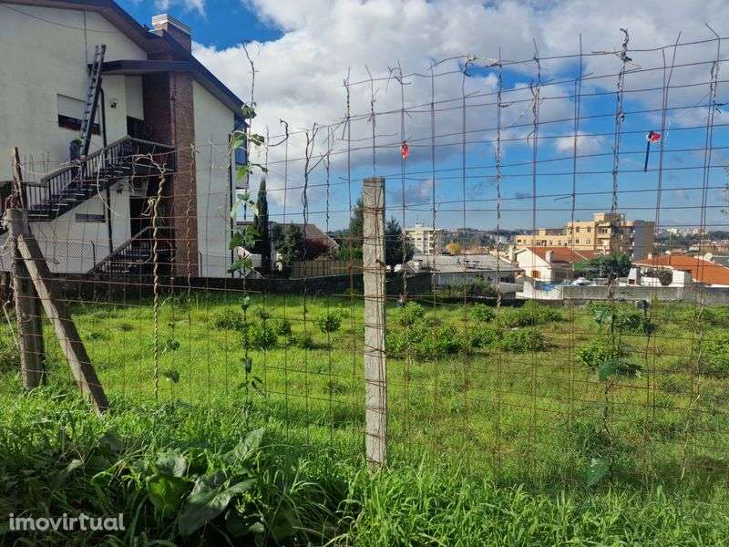 Vende-se terreno com 2 lotes na zona de Fânzeres com 925 m2 no total - Grande imagem: 2/3
