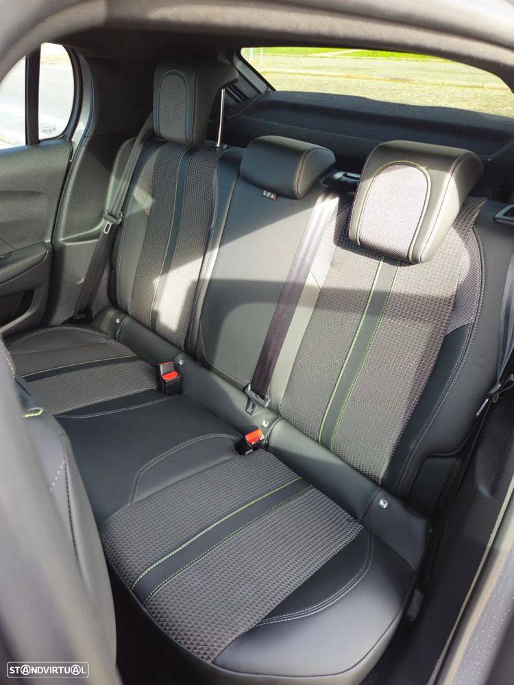 Peugeot e-208 50 kWh GT - 17