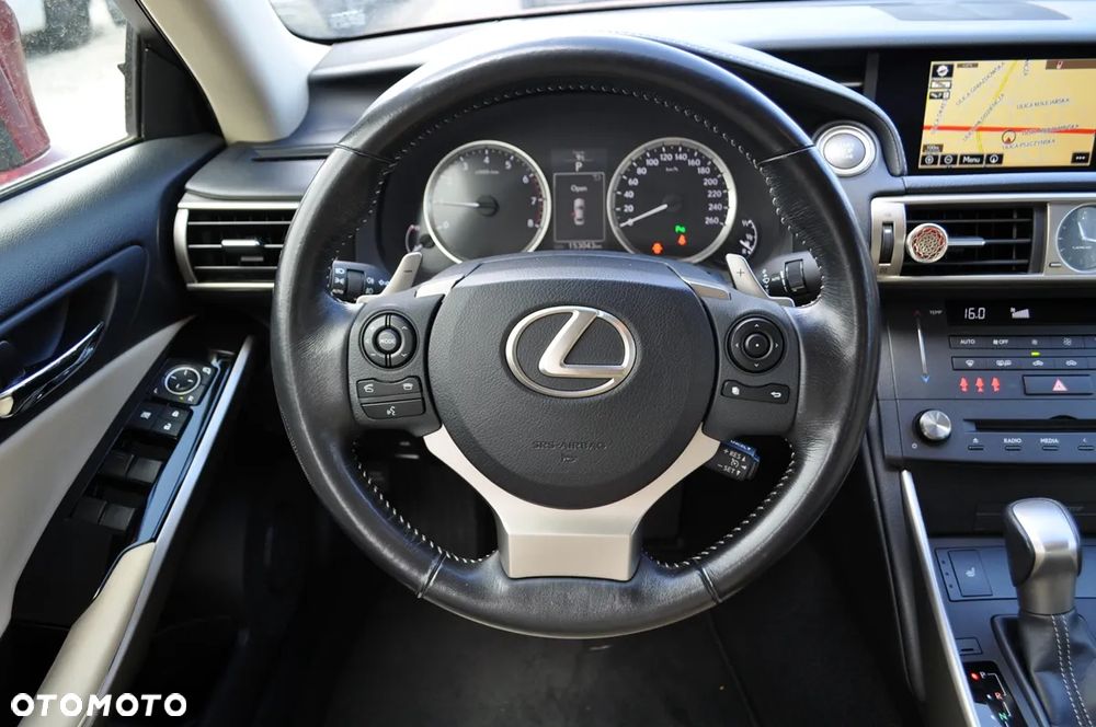 Lexus IS 200t Prestige - 31