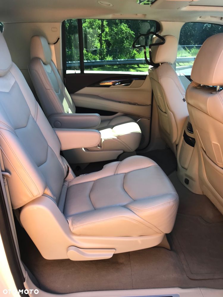 Cadillac Escalade - 3
