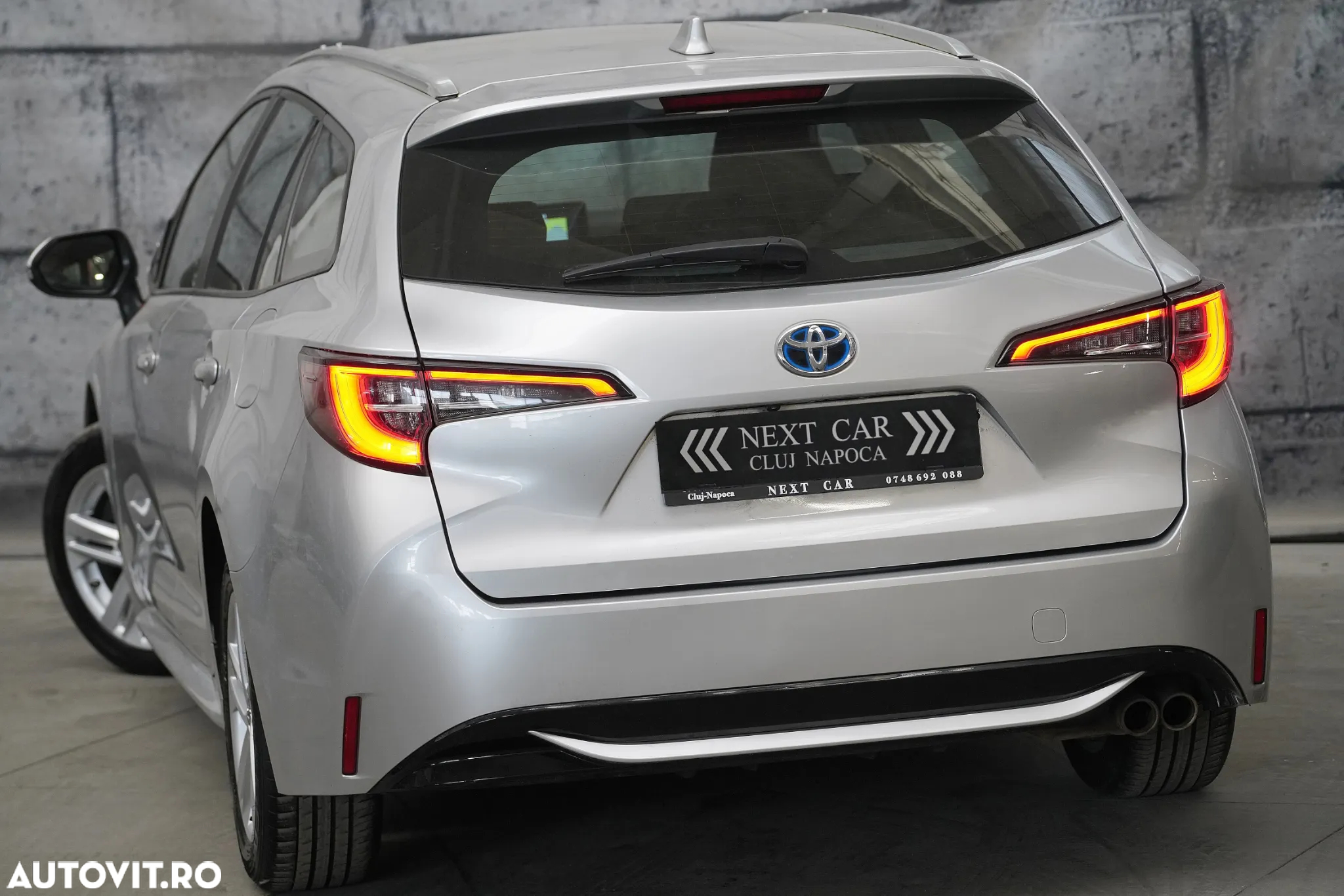 Toyota Corolla 2.0 Hybrid Lounge - 3