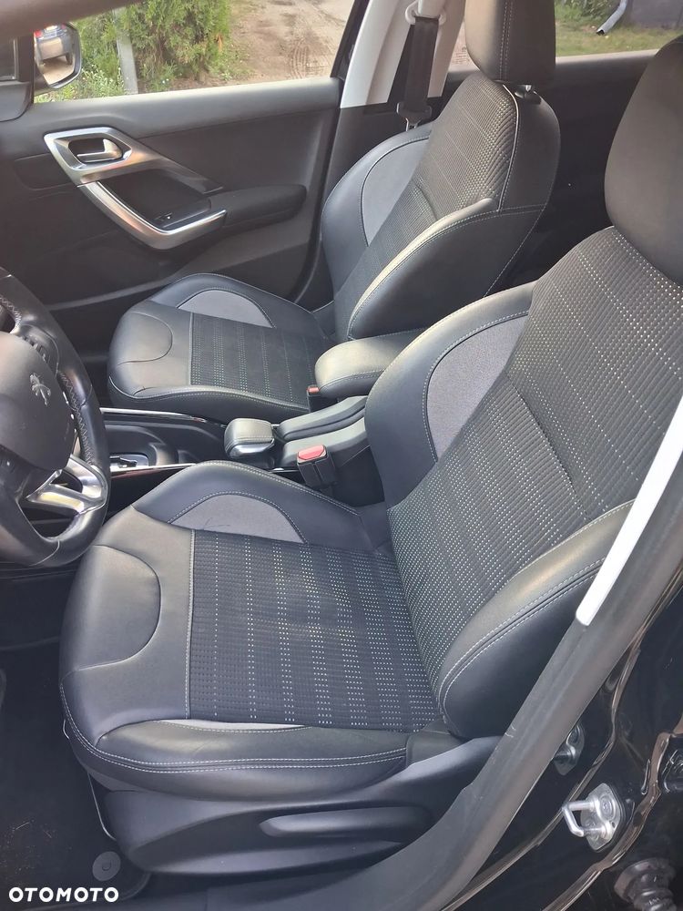 Peugeot 2008 1.2 Pure Tech Allure S&S EAT6 - 10