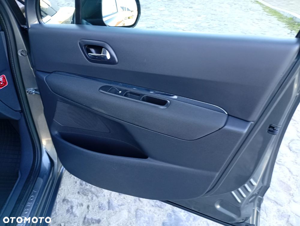 Peugeot 5008 HDI 115 Allure - 11