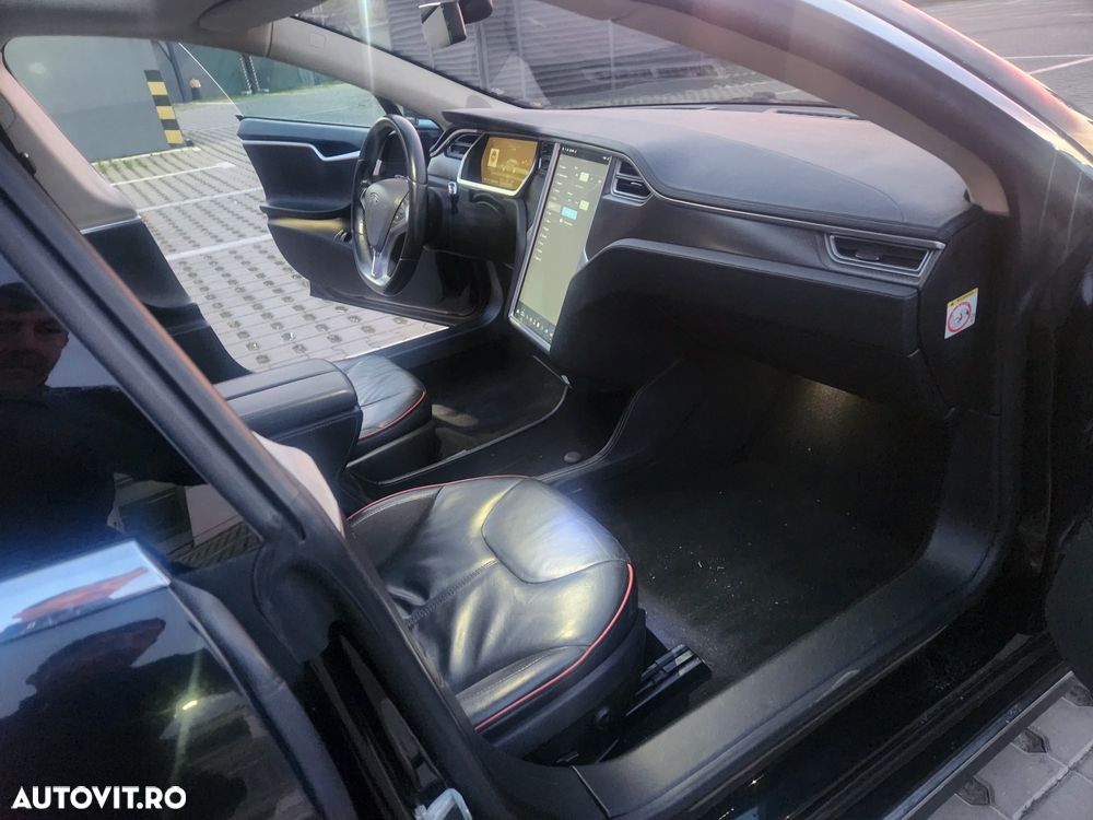 Tesla Model S - 7