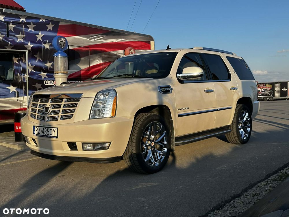 Cadillac Escalade - 2