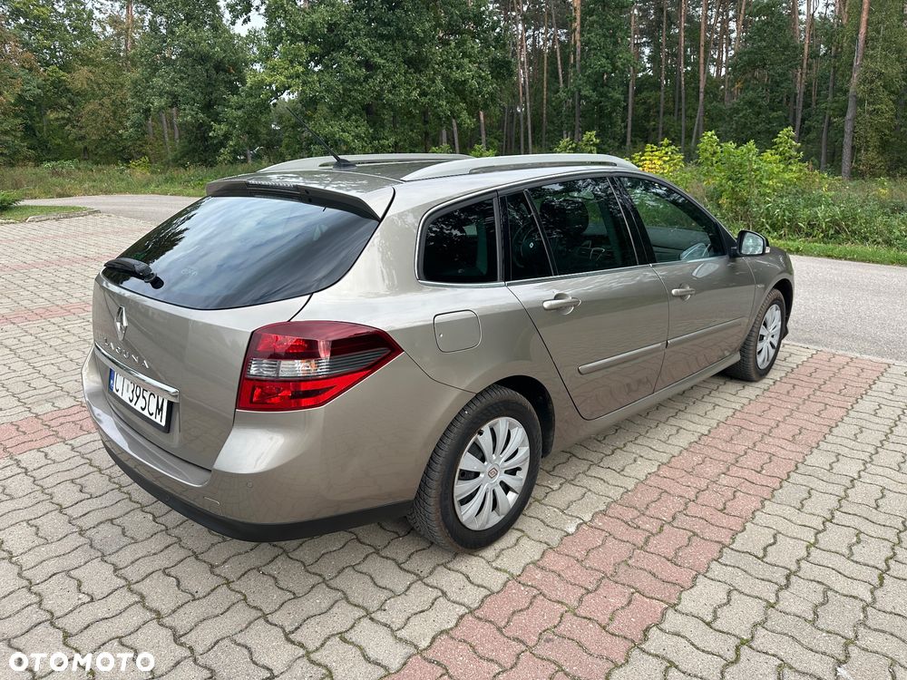 Renault Laguna 2011 photo 4