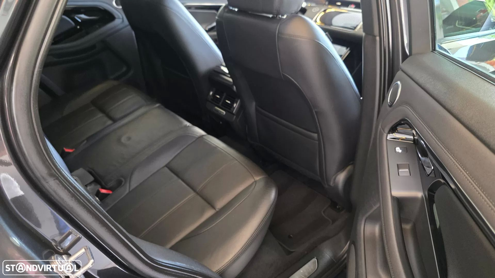 Land Rover Range Rover Evoque 2.0 D240 AWD R-Dynamic HSE Auto - 54