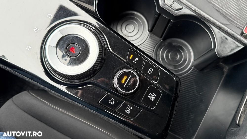 Kia Sportage 1.6 T-GDI PHEV 6AT 4x4 Business Line - 13