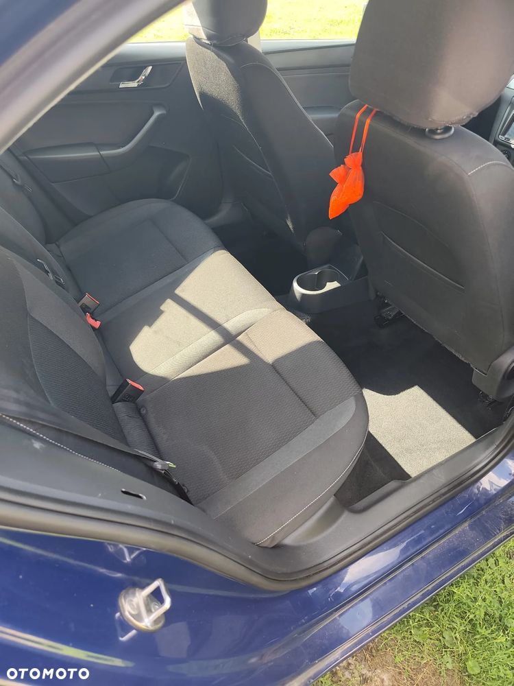 Skoda RAPID 1.2 TSI Active - 7