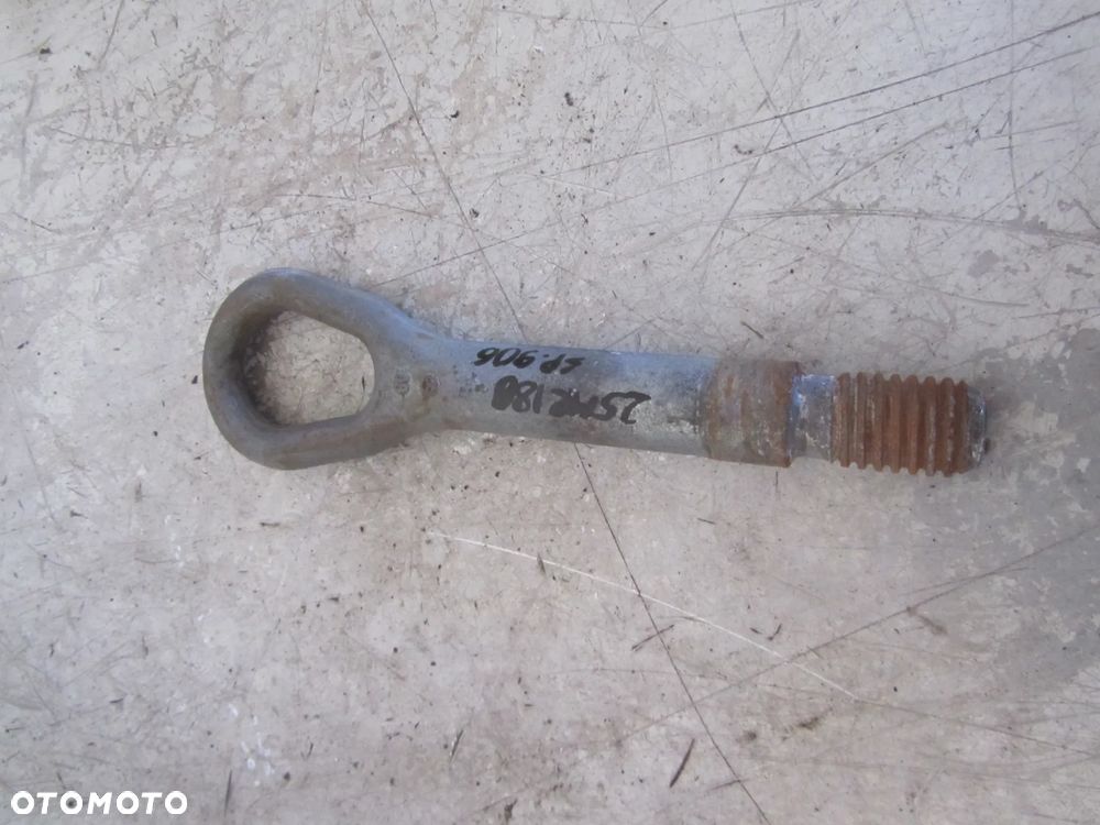 Mercedes Sprinter 906 wkrętka-ucho holownicze - 1