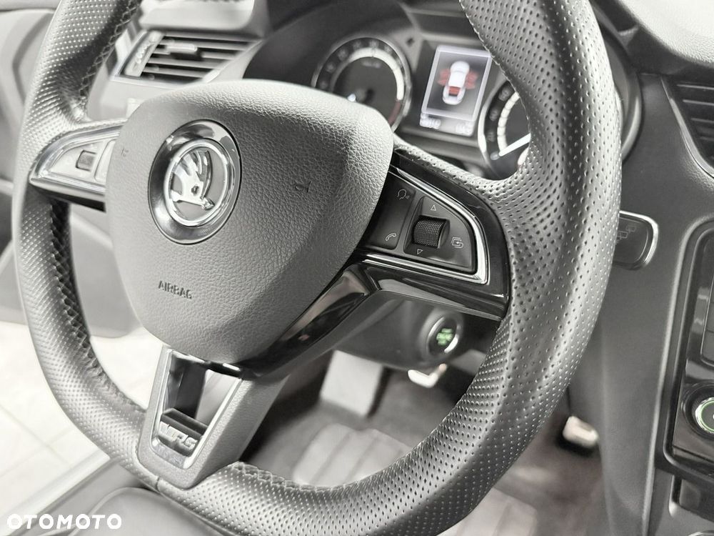 Skoda Octavia 2.0 TDI RS - 32