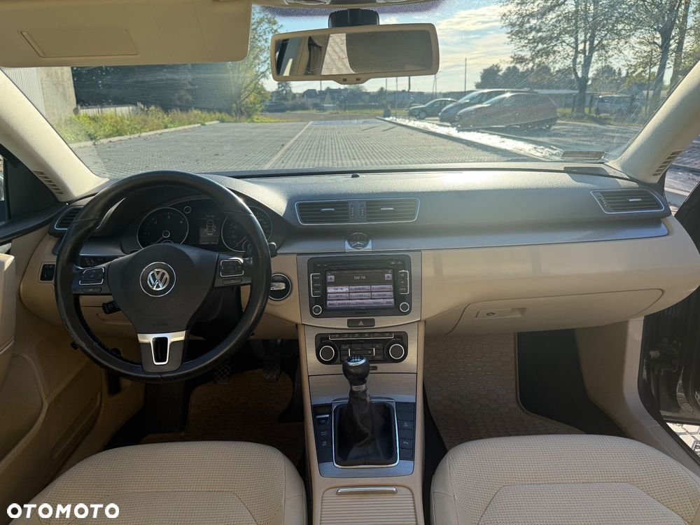 Volkswagen Passat - 11