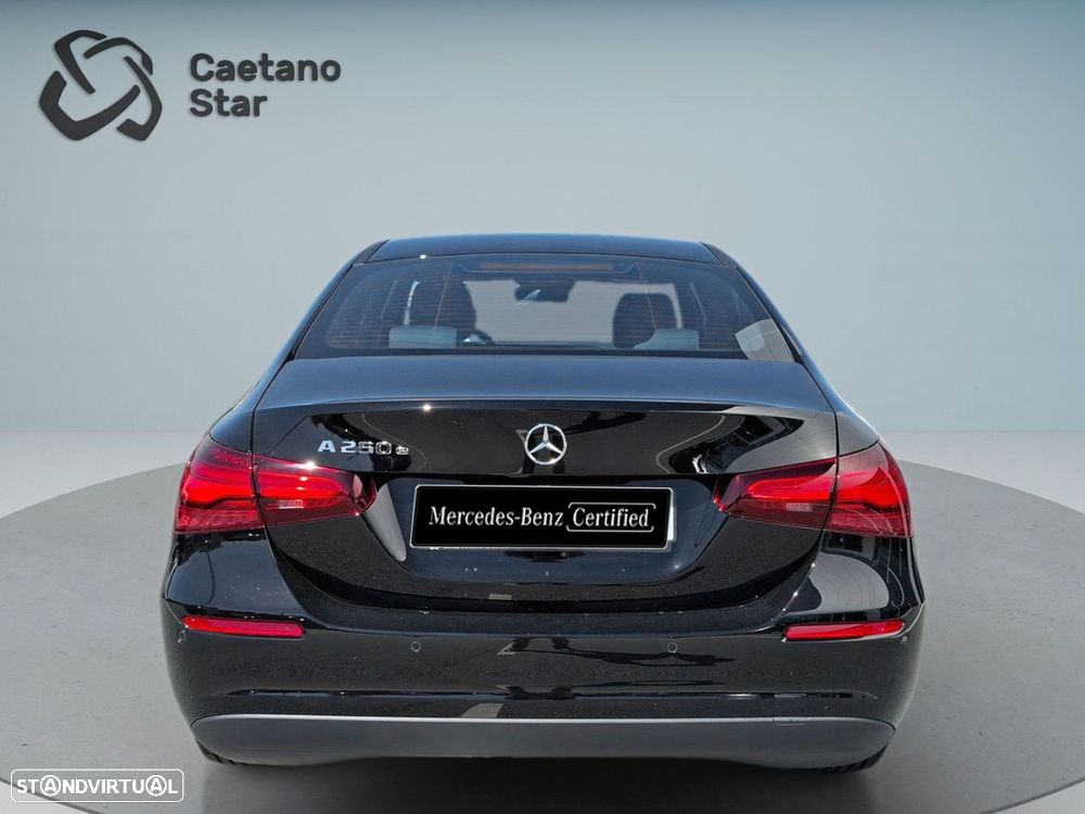 Mercedes-Benz a-250-limousine e - 7