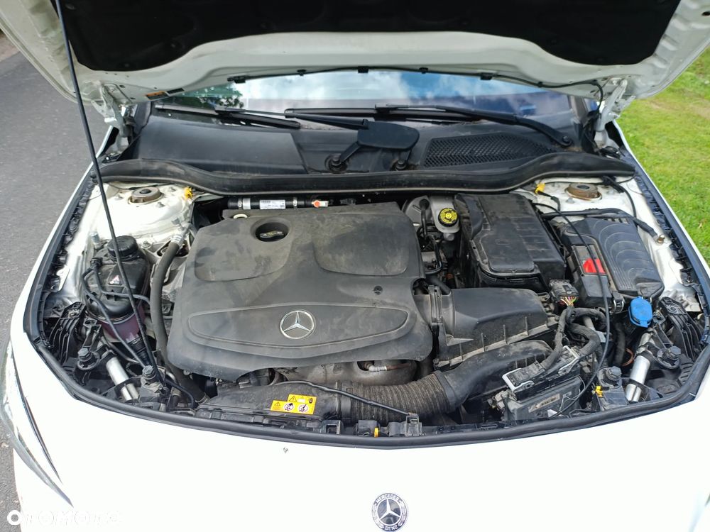 Mercedes-Benz CLA 200 7G-DCT AMG Line - 11