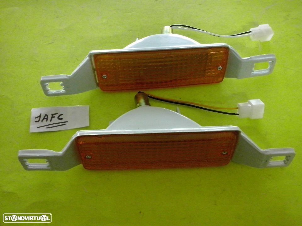 Farolins pisca frente Toyota Hilux LN40 NOVOS - 1