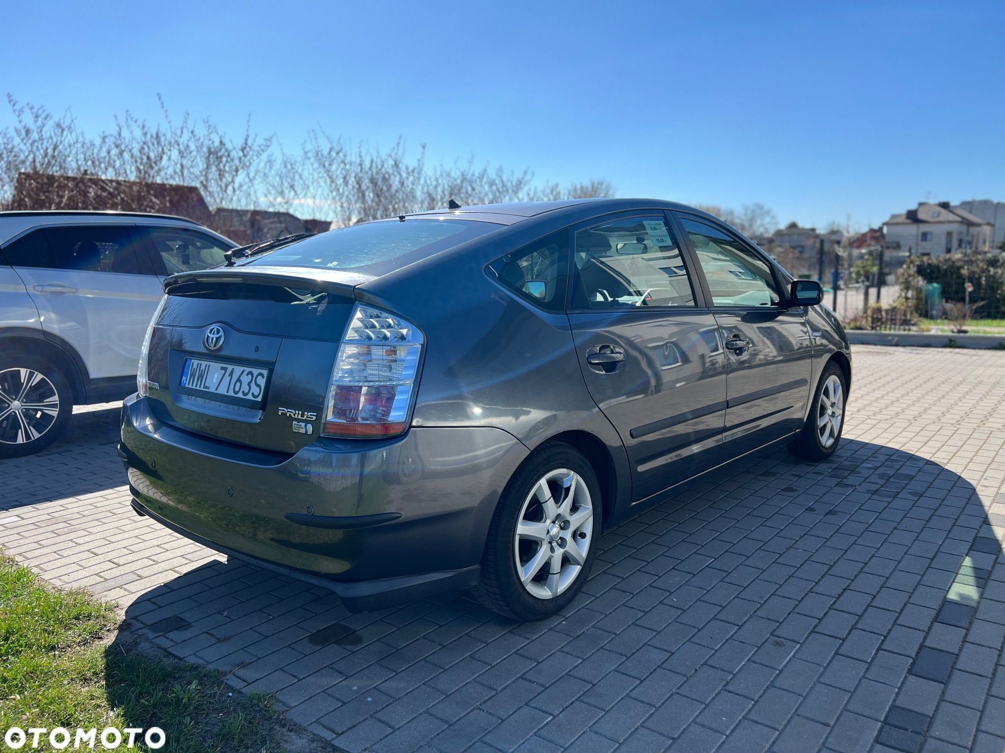 Toyota Prius (Hybrid) Executive - 1