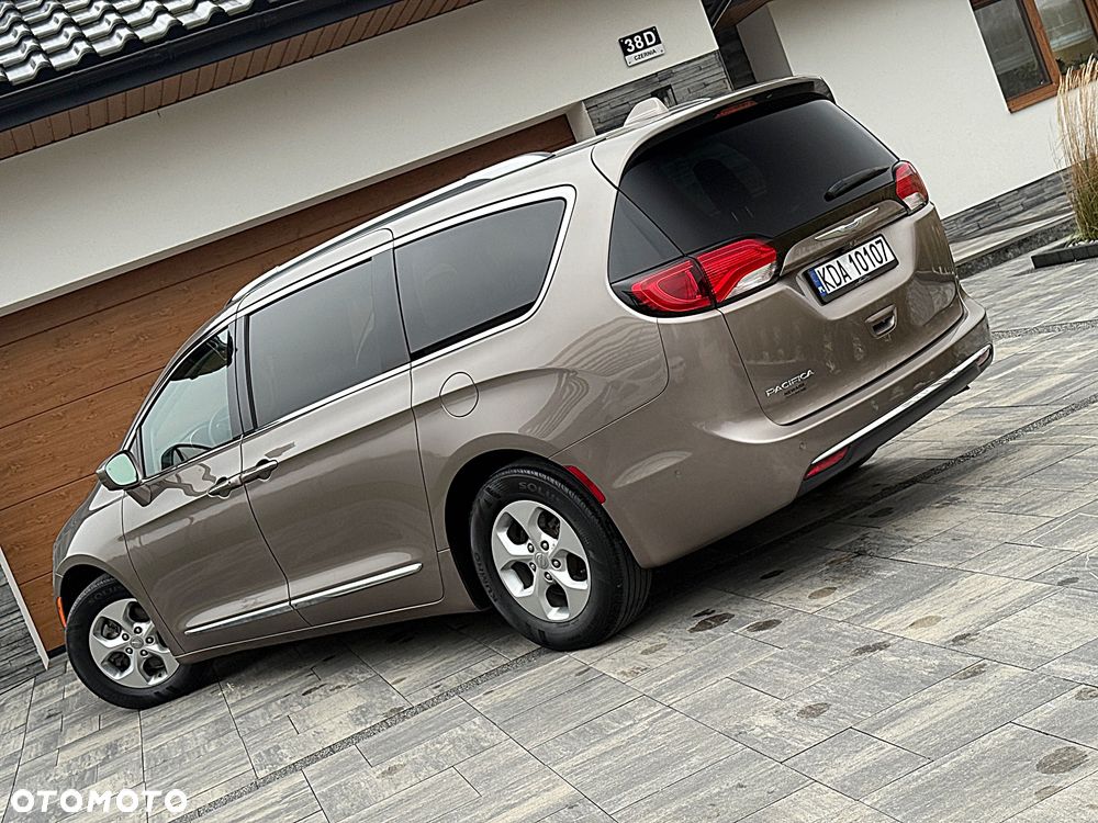 Chrysler Pacifica - 32