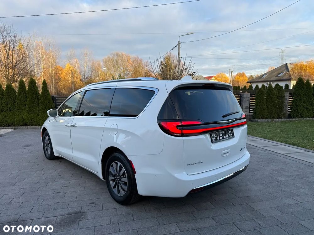 Chrysler Pacifica - 12