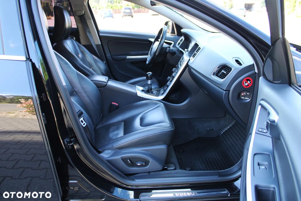 Volvo V60 D5 Summum - 28