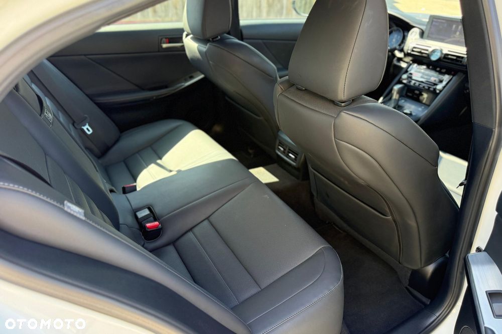 Lexus IS - 27