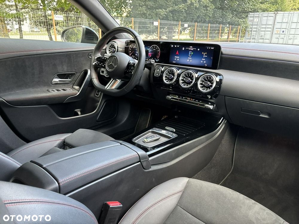 Mercedes-Benz CLA 200 7G-DCT - 14