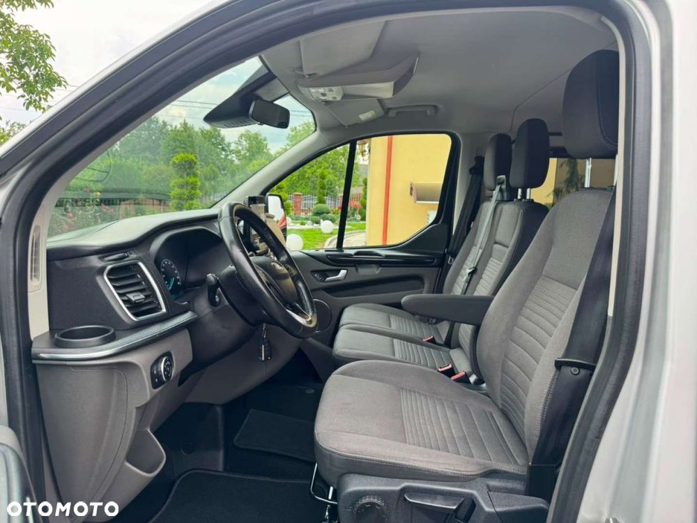 Ford Tourneo Custom - 28